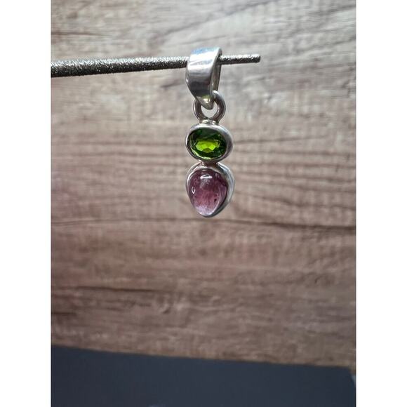 NEW Pink tourmaline and chrome diopside sterling silver pendant 1.65 grams - Picture 7 of 10